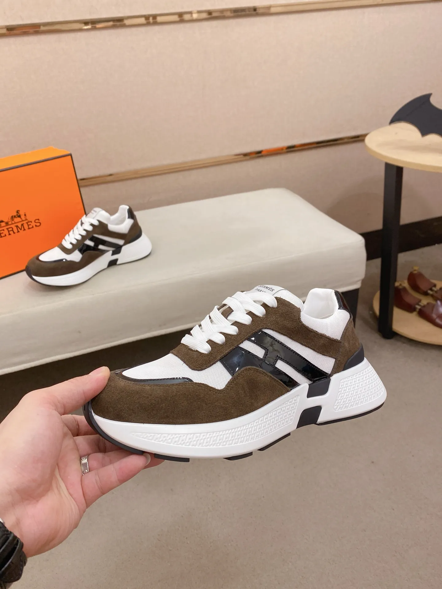 Factory price: 560💰《HERMES》【Classic Original Version】Hermès; Top 🔝 Purchasing Agency 🔍🔍Men's latest 🇺🇸 counters are on sale simultaneously, imported from Italy original ▲▲cowhide ▲▲ (high-end, nobility, class) ) Exquisite workmanship (Italian 🇮🇹 imported water-dyed 🐂 cowhide lining) sole: original sole provided by the original factory, ⚠️exclusive double-layer activity·TPR·rubber·combined molded outsole; super comfortable·wear-resistant·non-slip·environmental protection The real thing is more beautiful if you take the real thing (high quality, follow the order). You can enter and exit the counter at will * Number of yards: 38-44 (45 can be customized and cannot be returned or exchanged)